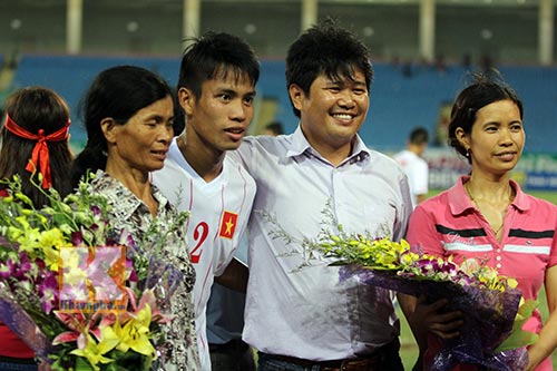 Mẹ Công Phượng: Sướng quá, về mổ trâu thôi! - 10