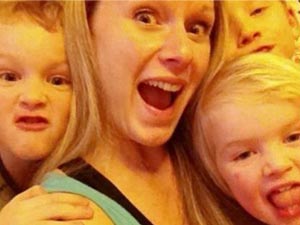 Phi thường - kỳ quặc - Bà mẹ ăn nhau thai sau khi sinh con