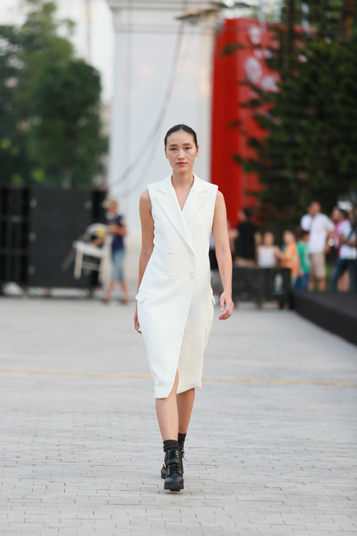 Hoàng Yến, Trúc Diễm để mặt mộc đi tập catwalk - 7