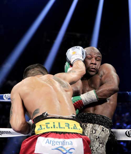 Mayweather vẫn “độc cô cầu bại” - 4