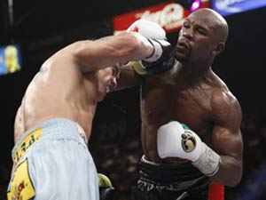 Thể thao - Mayweather tố Maidana dùng võ “cắn người”