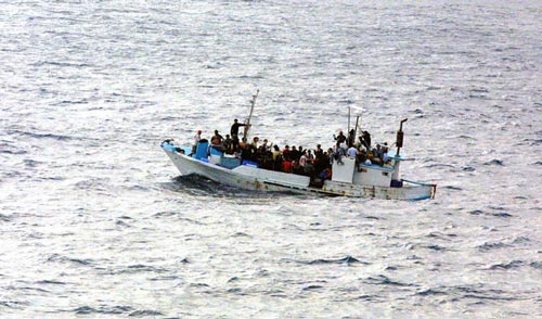 Chìm thuyền ở Indonesia, 14 người chết, 12 người mất tích - 1