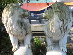 Tin tức trong ngày - Sư tử đá ngoại lai ở làng nghề đá mỹ nghệ mốc xanh vì ế