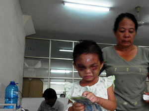 Tin tức trong ngày - Vụ bé gái 4 tuổi bị đánh dã man: Ùn ùn ủng hộ tiền