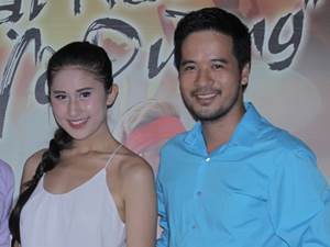 Ca nhạc - MTV - Chồng sắp cưới của Ngọc Lan tình tứ với "gái lạ"