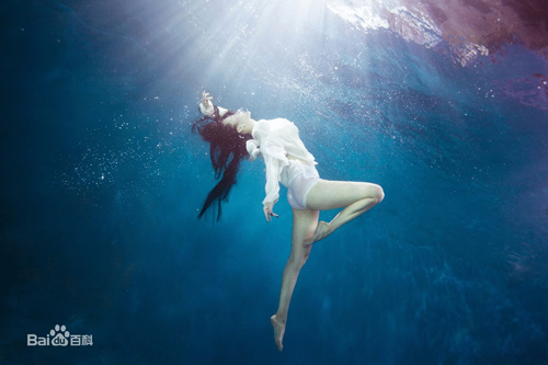 Fan háo hức vì "nữ thần yoga" diễn phim 3D - 9