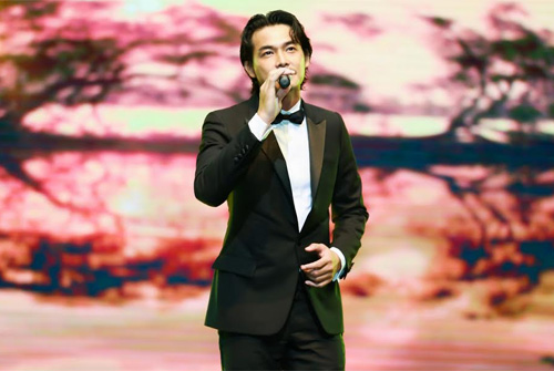 Đàm Vĩnh Hưng "toát mồ hôi" vì fan U60 - 18