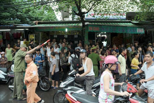 Hà Nội: Toàn cảnh 6 giờ giải cứu con tin ở khu tập thể - 3