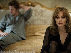 Phim - Brad Pitt và Angelina Jolie thờ ơ với nhau trên giường