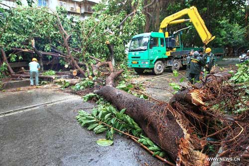 Chùm ảnh: Bão Kalmaegi tàn phá miền nam Trung Quốc - 13