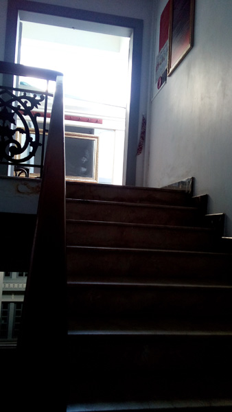 Khánh Hòa: Du khách Nga tử vong nghi do ngã cầu thang - 1