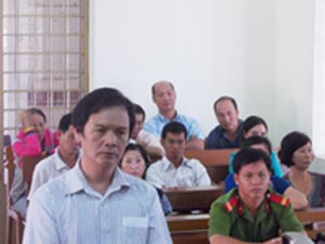 Pháp luật - Thầy giáo lừa đảo chạy án lãnh 3 năm tù