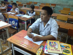 Giáo dục - du học - Chàng trai 22 tuổi học lớp 1 muốn chinh phục tiếng Anh