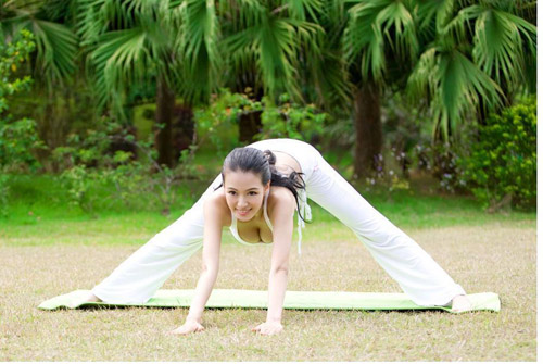 Fan háo hức vì "nữ thần yoga" diễn phim 3D - 3