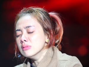 Ca nhạc - MTV - Lan Trinh bật khóc khi nhắc lại scandal với quản lý cũ