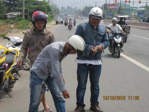 Pháp luật - Công an tiễn đưa một “hiệp sĩ đường phố”