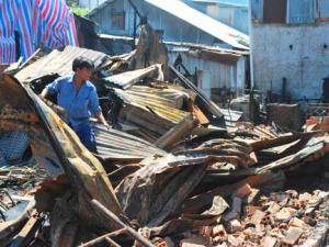Tin tức trong ngày - 14 căn nhà bốc cháy ở An Giang:  Do cố ý?