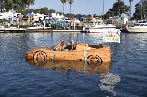 Sốc vì siêu xe Ferrari "lướt" trên mặt nước - 3