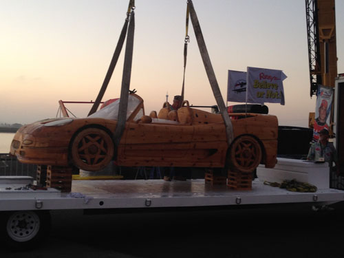 Sốc vì siêu xe Ferrari "lướt" trên mặt nước - 6