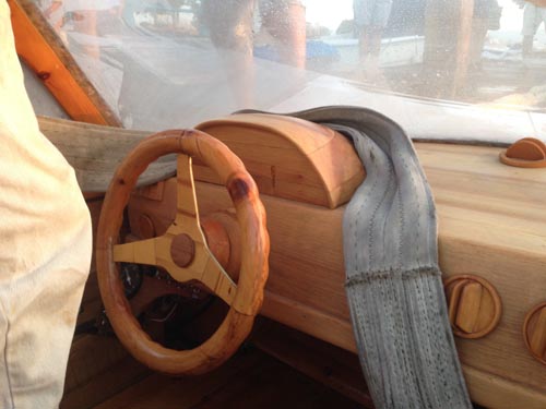 Sốc vì siêu xe Ferrari "lướt" trên mặt nước - 7