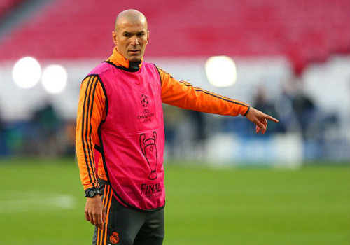 Thiếu bằng cấp, Zidane sắp bị cấm chỉ đạo 6 tháng ở Real - 1
