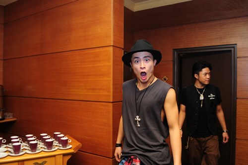 Nhóm nhạc mỹ nam Nhật háo hức biểu diễn tại Việt Nam - 9