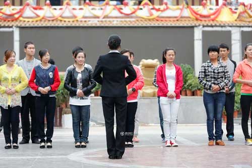 Nhà hàng gọi món ăn bằng... tay - 4
