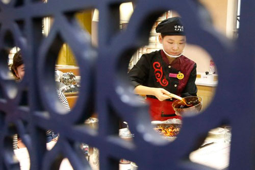 Nhà hàng gọi món ăn bằng... tay - 4