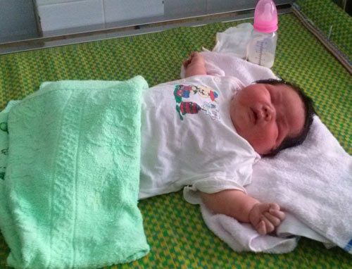 Bé sơ sinh nặng 6,5 kg ở Quảng Nam - 1