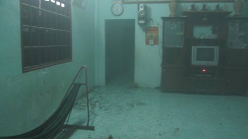 Vụ "xả súng" chống 100 cảnh sát: Truy bắt Long "gà" - 2