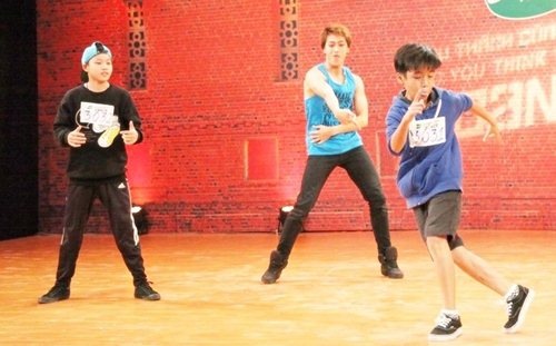 Ba chàng trai "gây sốt" với điệu nhảy hiphop độc đáo - 8