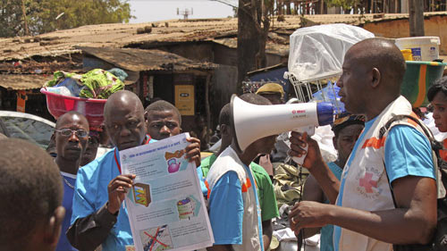 Guinea: Sợ Ebola, dân nổi dậy đánh chết 8 quan chức - 1
