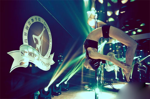 Những pha thót tim của các người đẹp múa cột - 9