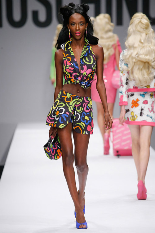 Xem Moschino thiết kế đồ cho "búp bê sống" - 14