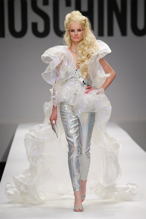 Xem Moschino thiết kế đồ cho "búp bê sống" - 2