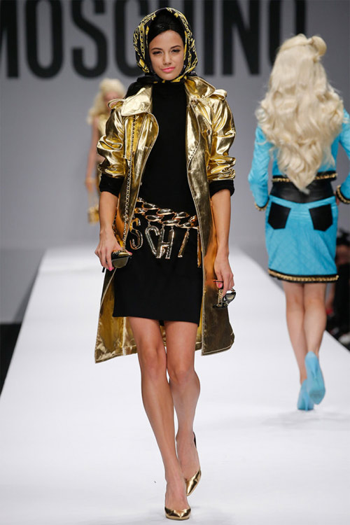 Xem Moschino thiết kế đồ cho "búp bê sống" - 13
