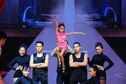 Vũ công nhí gây sốt khi hóa thành Sơn Tùng M-TP - 6