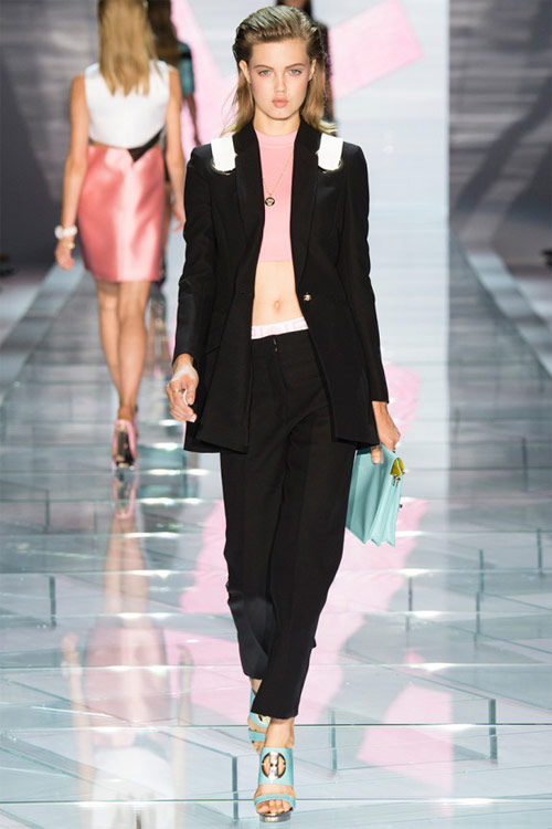 Versace: Sự lựa chọn số 1 của các cô gái hiện đại - 2