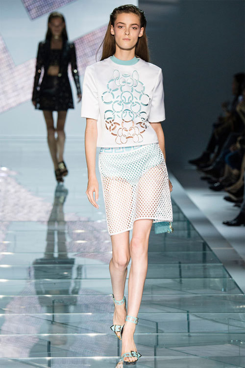 Versace: Sự lựa chọn số 1 của các cô gái hiện đại - 17