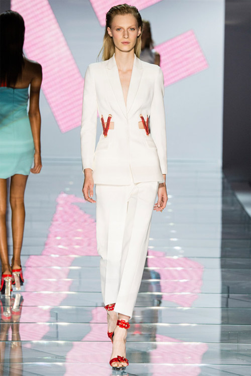 Versace: Sự lựa chọn số 1 của các cô gái hiện đại - 12