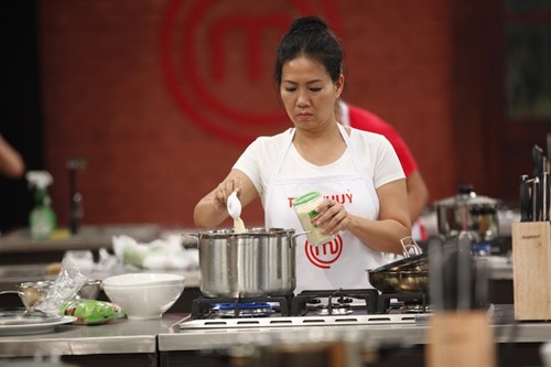 Thí sinh Vua đầu bếp nghiến răng chặt đầu ba ba - 5