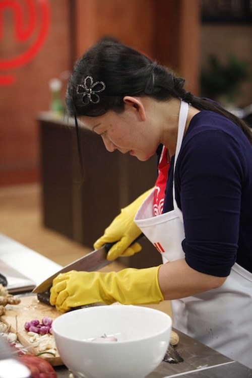 Thí sinh Vua đầu bếp nghiến răng chặt đầu ba ba - 7