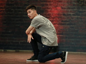 Ca nhạc - MTV - Vũ công điển trai gây sốt tại Thử thách cùng bước nhảy