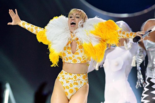 Xúc phạm lá cờ Mexico, Miley Cyrus đối mặt với án tù - 1