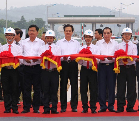 Thông xe cao tốc Hà Nội–Lào Cai: Xe chạy chỉ còn 3,5h - 1