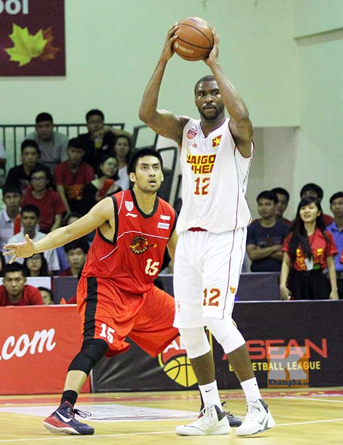 Thắng tưng bừng, Saigon Heat trở lại top 4 - 2