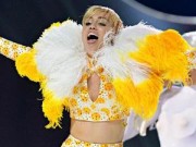 Ca nhạc - MTV - Xúc phạm lá cờ Mexico, Miley Cyrus đối mặt với án tù