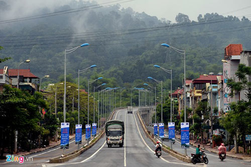 Cảnh quan kỳ vĩ dọc tuyến cao tốc dài nhất Việt Nam - 1