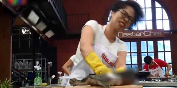 Cảnh chặt đầu baba trên truyền hình Việt gây tranh cãi - 2