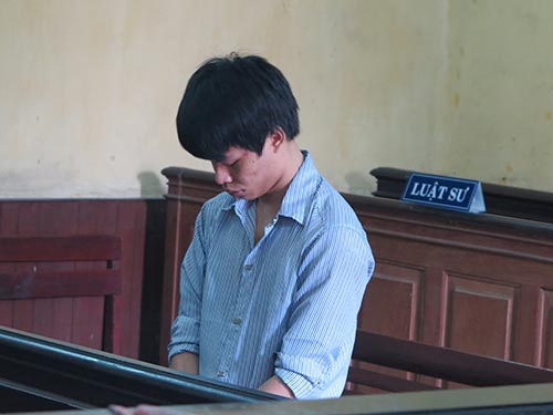 Hai thanh niên vào tù vì “yêu” bạn gái nhí - 2